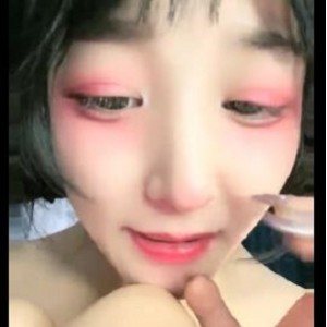 女神小姐姐户外车上抱抱自拍，榜一助力成为热门主播，直播时长超3小时，打P视频必看