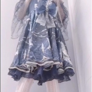 推特福利姬可爱兔，超白大长腿一线天服装身材玩得很花主播，观看16V8G视频