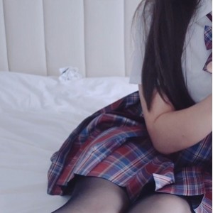 转载百度盘爆撩米胡桃丝袜撕坏合集1V1.5G，爸爸好粗鲁！