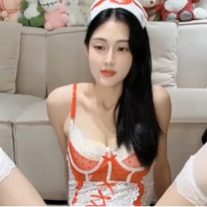 Angela000高清长腿主播8V合集3.37G优质身材