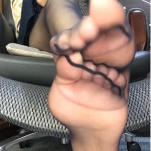 知足美脚劲爆直播合集88部342M太丰满了